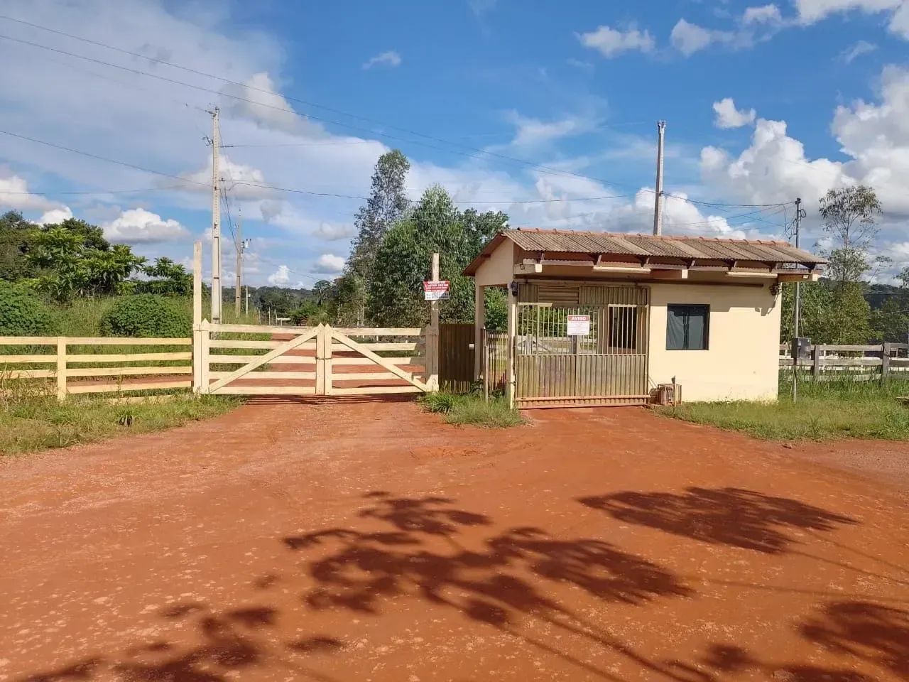 Excelente Chácara com 2500m² em Condomínio Fechado