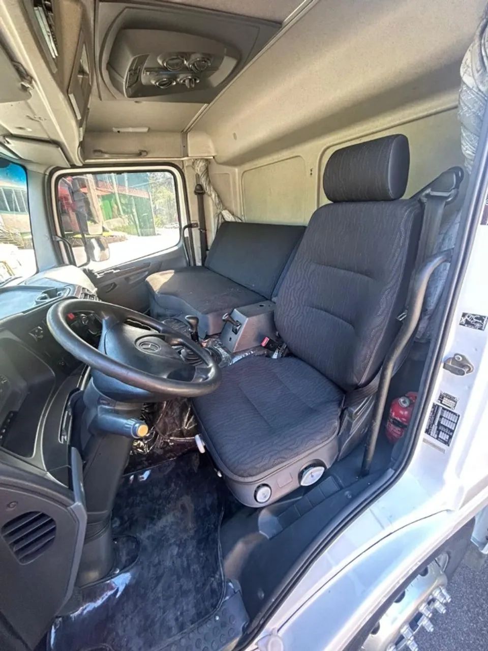 Mercedes Atego 2425 2010 e carroceria de 9,0 m  - Foto 5