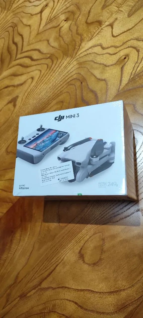 Drone DJi mini 3. Controle com tela.