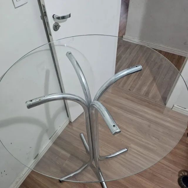 Mesa Bistrô Redonda com Tampo de Vidro com base Cromada
