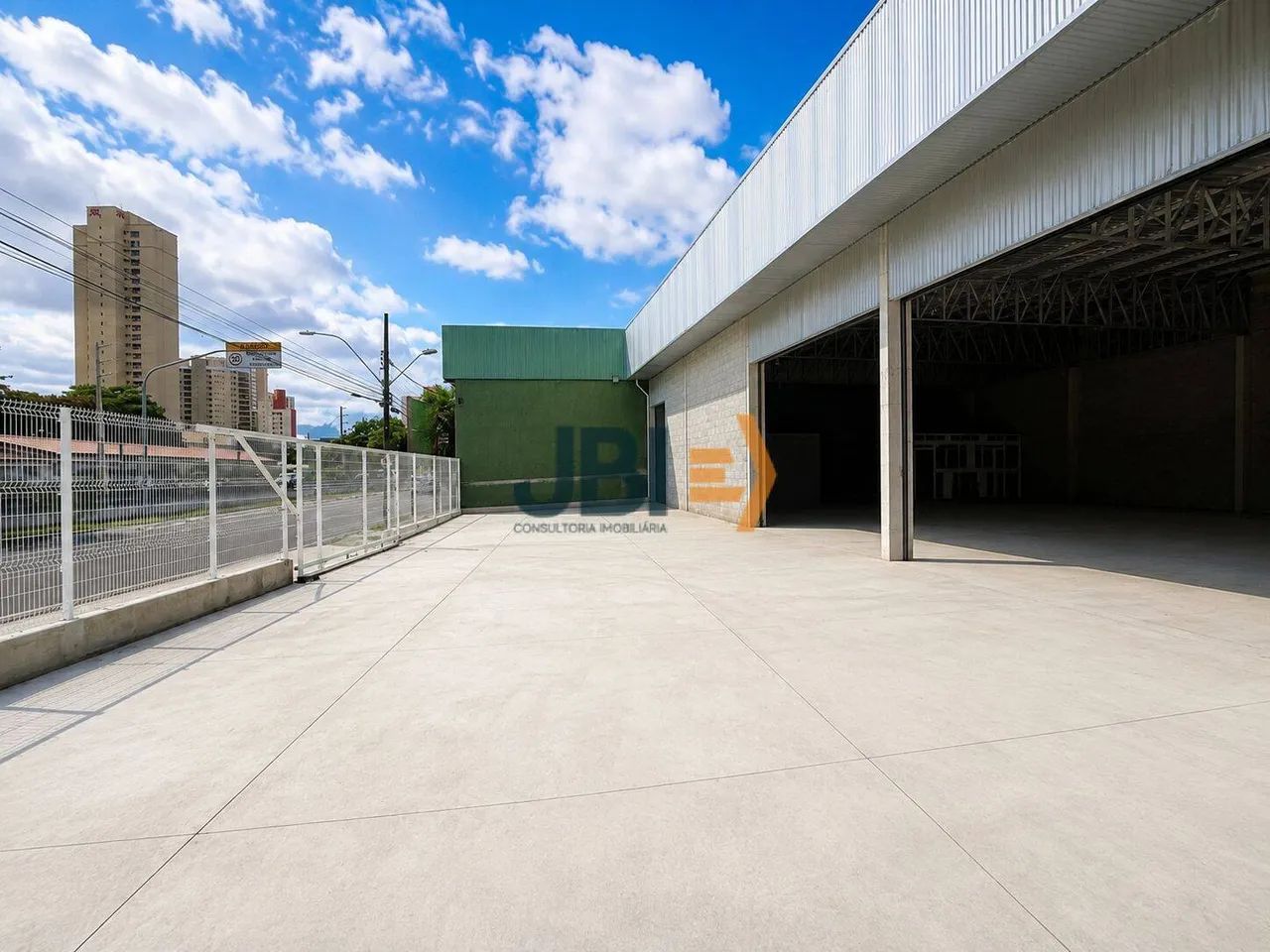 Galpão Comercial Amplo | Excelente Localização | Pronto para Operação - Foto 4