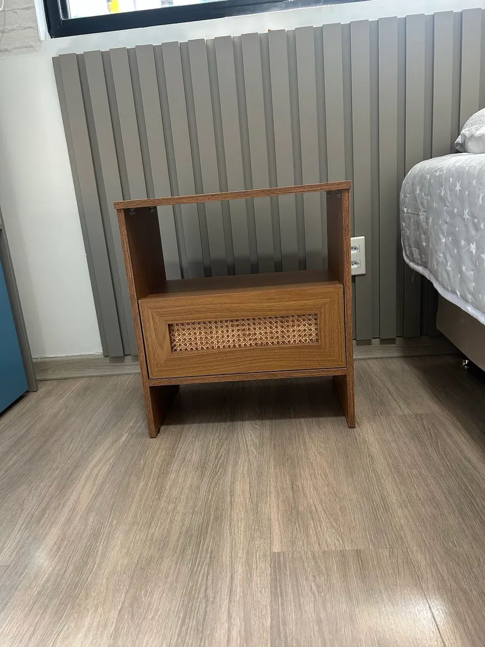 Mesa de cabeceira 