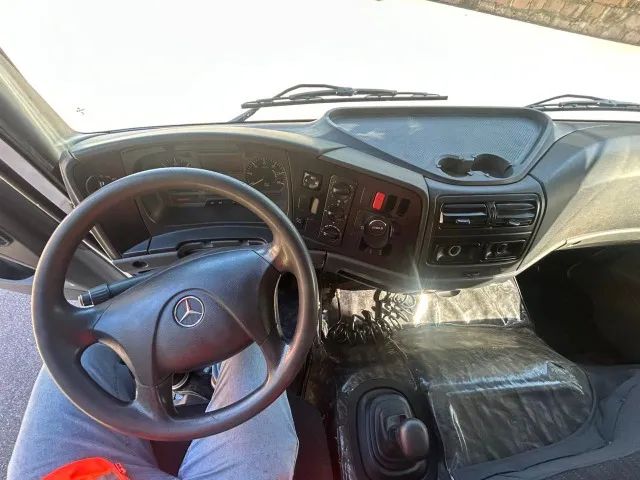 Mercedes Atego 2425 2010 e carroceria de 9,0 m  - Foto 3
