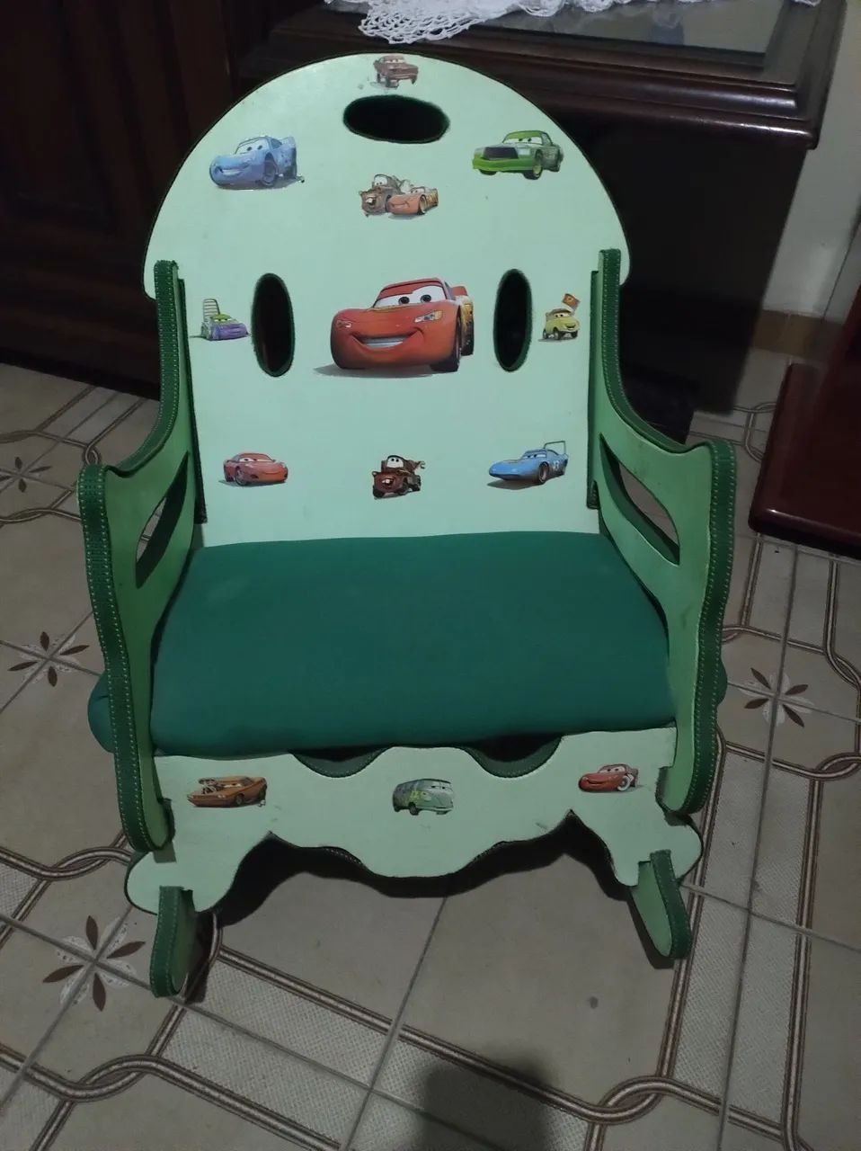 Cadeira de balanço infantil de madeira.  - Foto 2