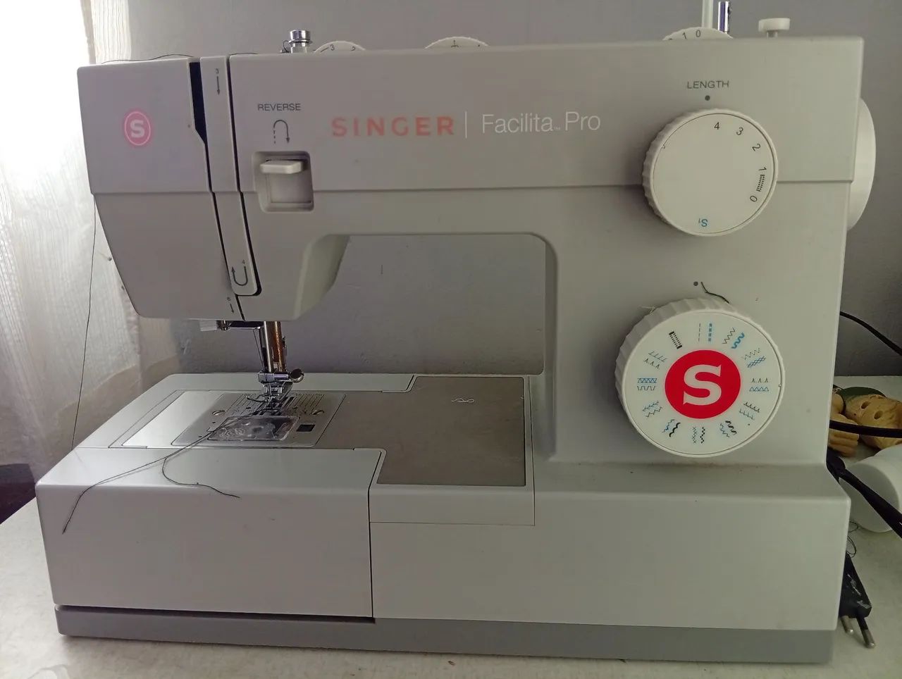 Vendo máquina Singer 4423