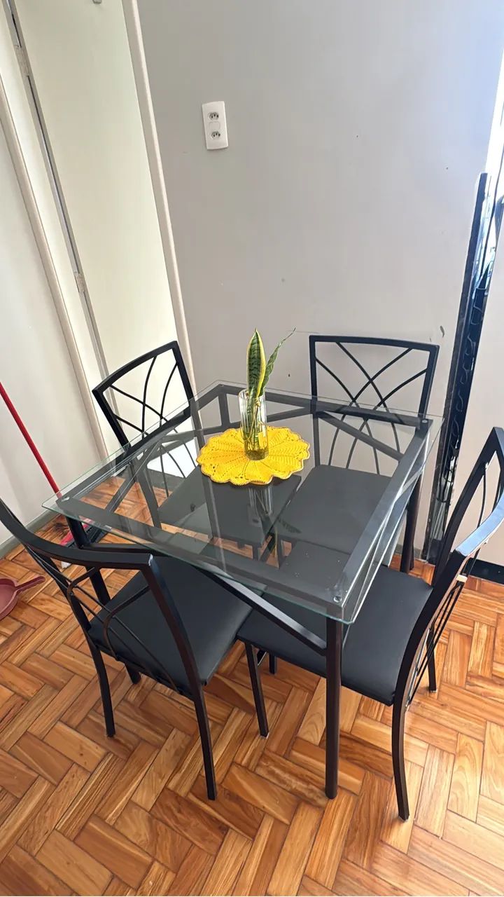 Conjunto mesa c/ 4 cadeiras