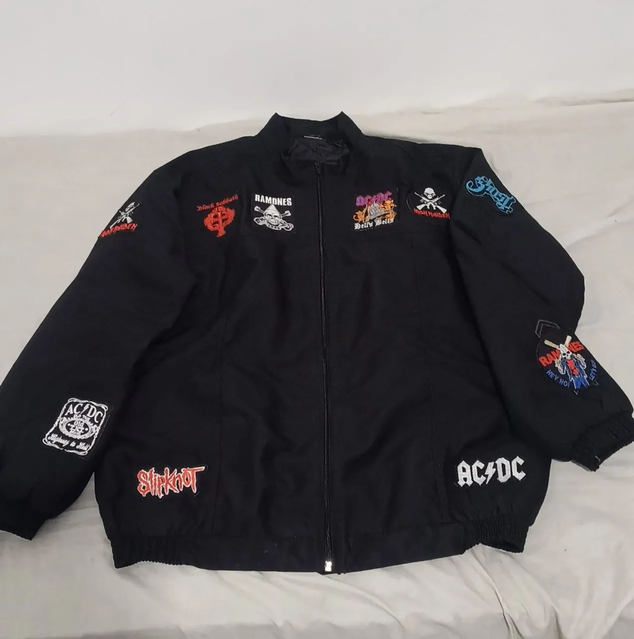 Blusa personalizada com patch  bandas de rock  -  ac/dc -  Iron maiden...
