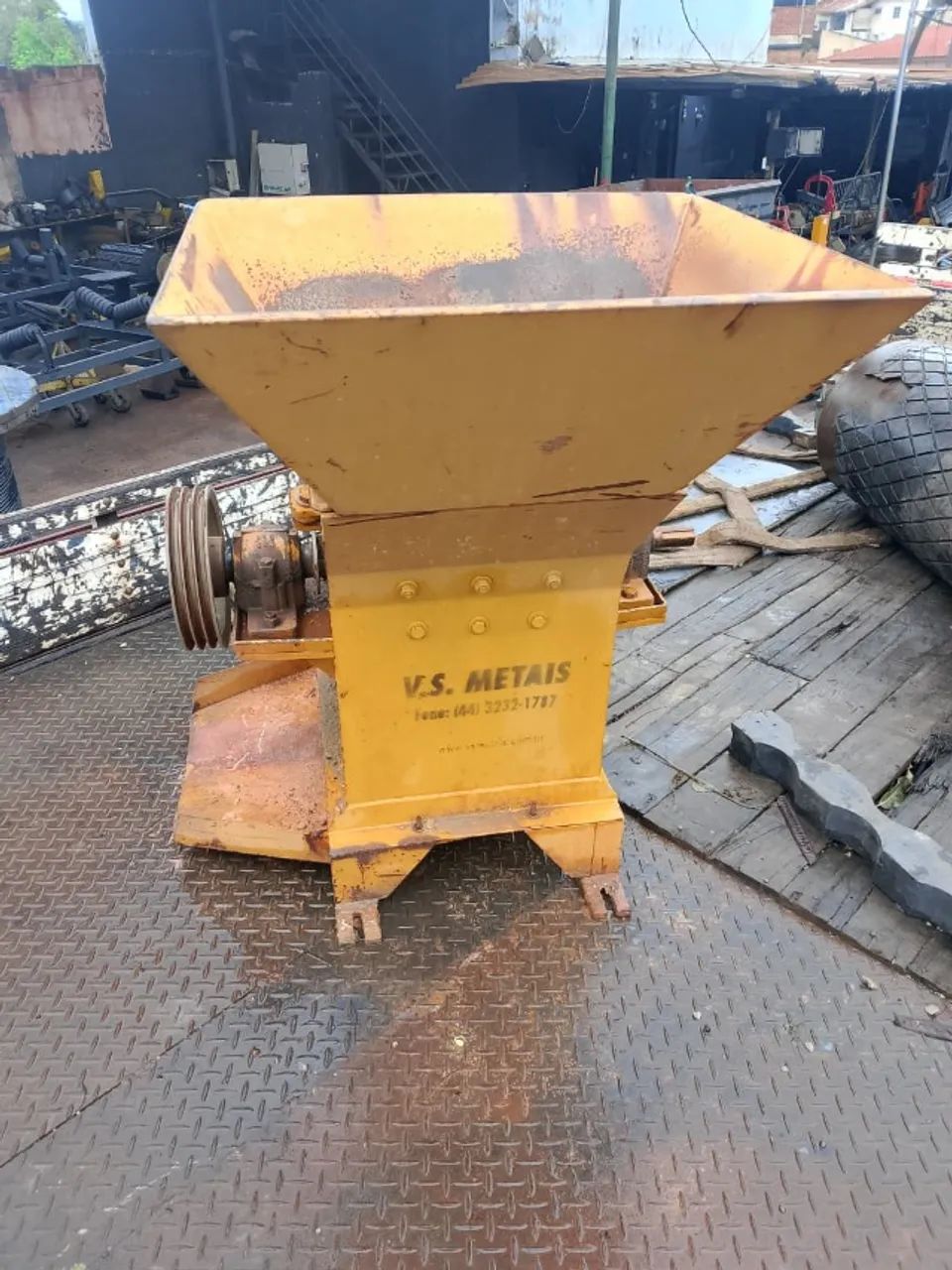 Moinho de martelo - boca 300 x 400 mm -  motor 40 CV -  excelente estado - Foto 2