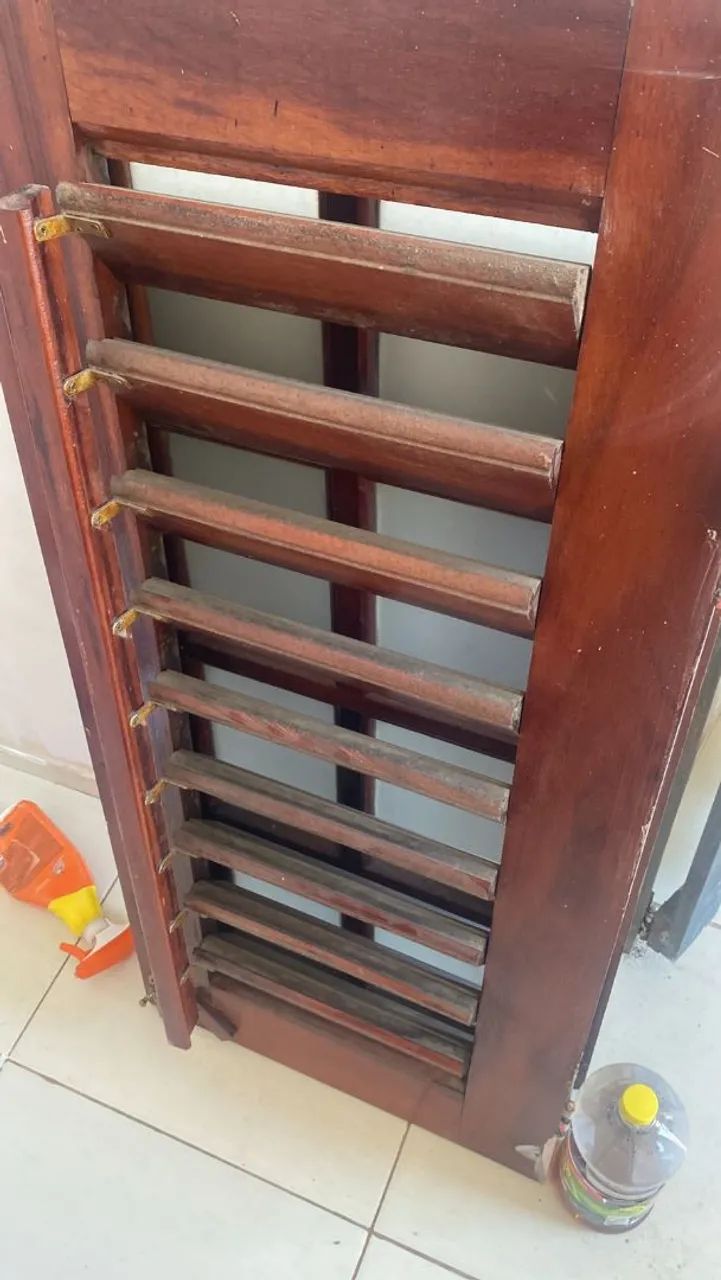Vendo a janela e uma mesa com os pés de granito italiano - Foto 2