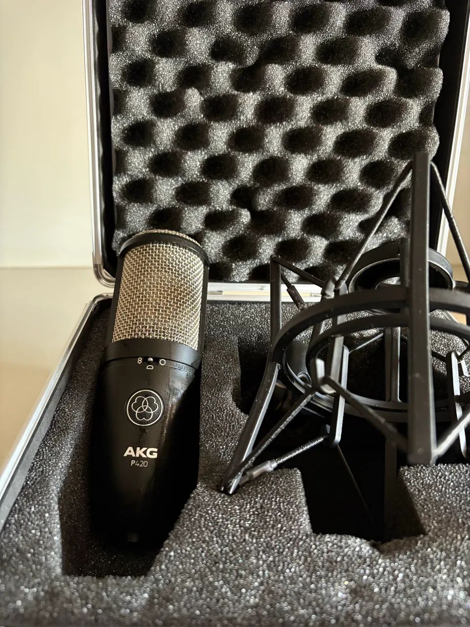 Microfone AKG P420 (Case Original) | Nunca Usado - Foto 3