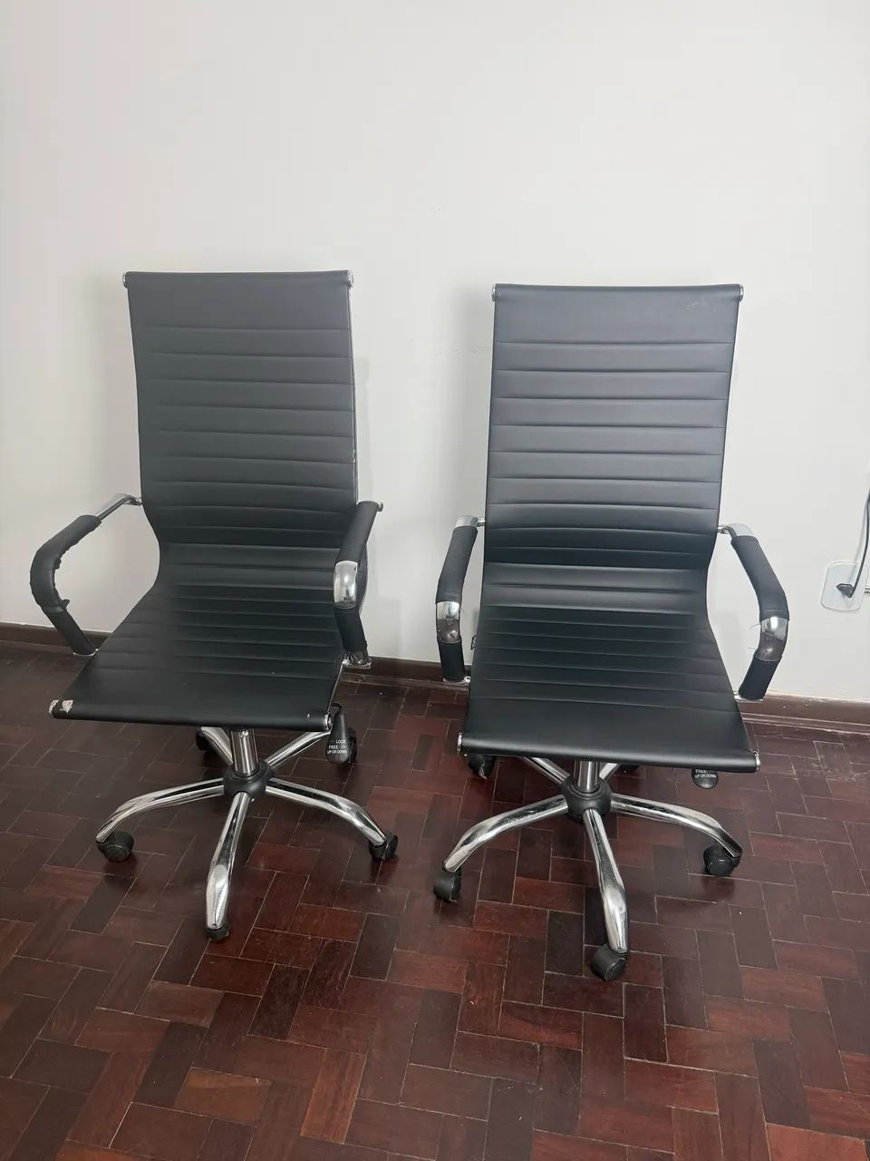 Cadeira Presidente Executiva ANM03P - Cromada - Excelente Estado