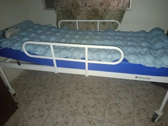 Cama hospitalar com colchão  - Foto 2