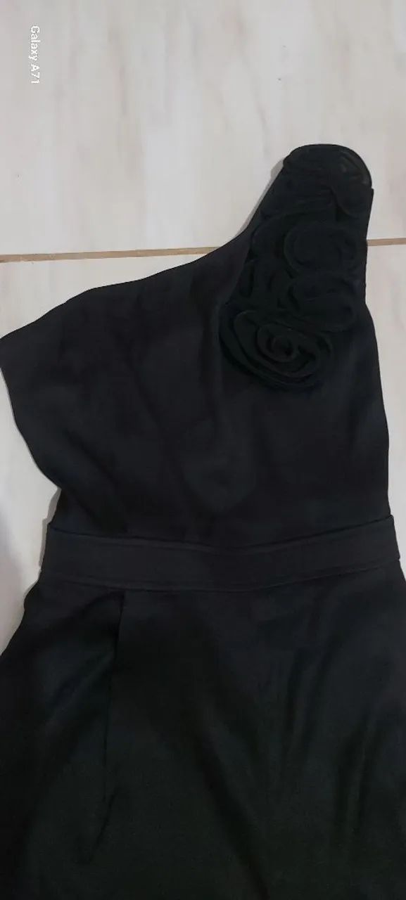 Macacão preto um ombro só com flores 3D GG - Foto 5