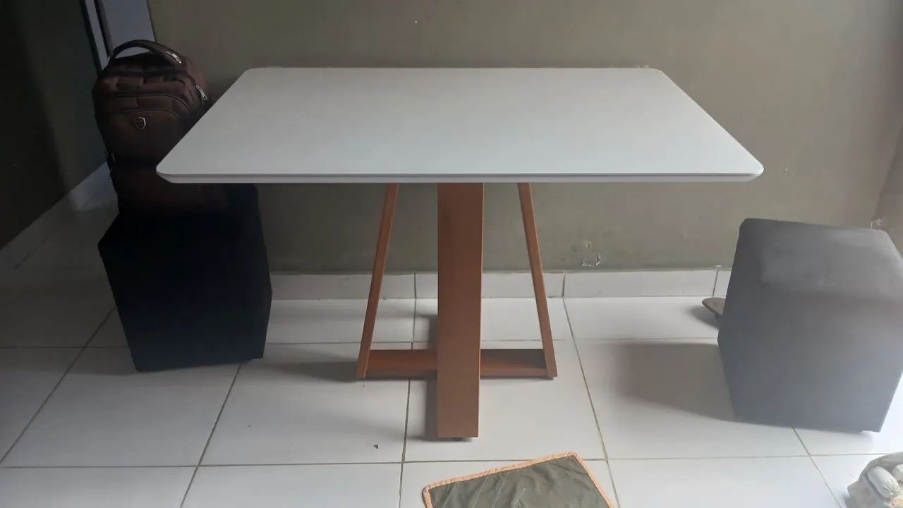 Vendo mesa nova. Medindo 126×86
