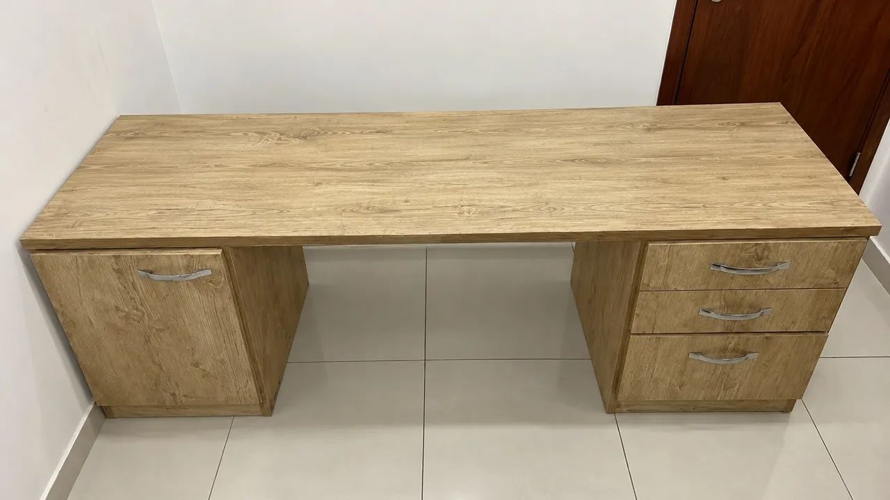 Mesa planejada em mdf de canto 