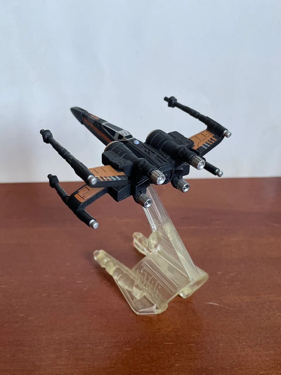 Nave Hot Wheels - Star Wars - X-wing fighter Poe - Mattel