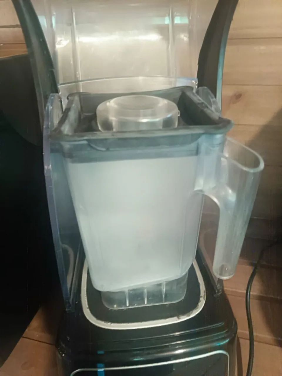 Vendo liquidificador com abafador e um copo extra - Foto 2