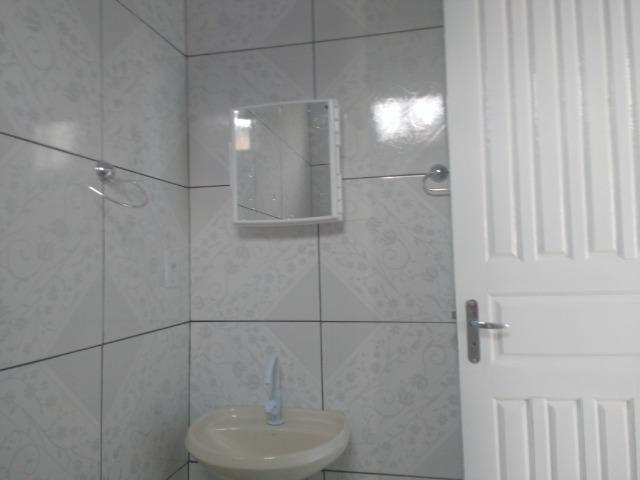 Aluga-se um Ap. estilo flet- um quarto,com internet na R. do Sol - Floresta - Foto 3