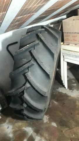Vende-se Pneu de Retroescavadeira - Foto 5