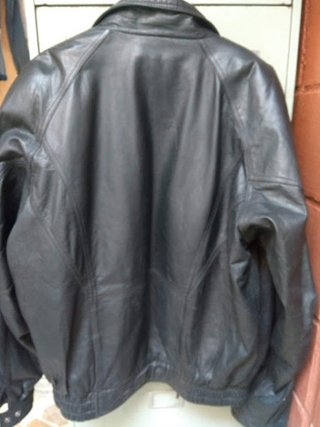 jaqueta de couro masculina usada
