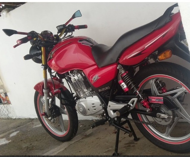 MOTO SUZUKI