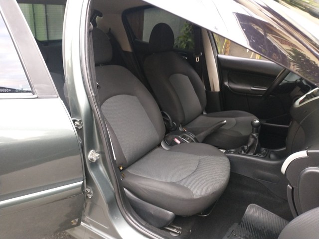 PEUGEOT 207 2012