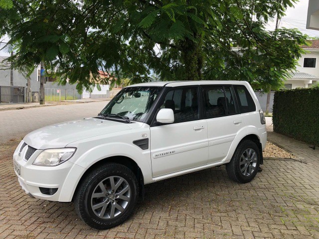 PAJERO TR4 2015 4X2 AUTOMÁTICA