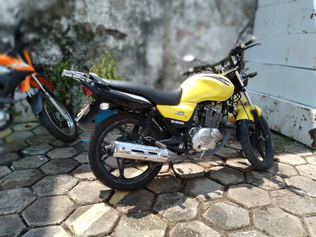 SUZUKI YES 2013 TOP