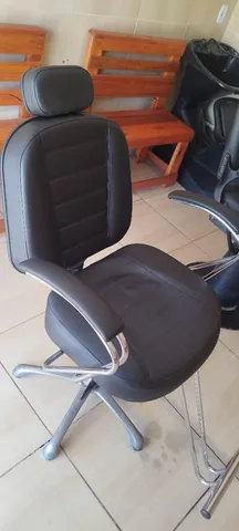 Vendo cadeira de barbeiro reclinável em perfeito estado - Outros itens para  comércio e escritório - Milionários (Barreiro), Belo Horizonte 1255713650