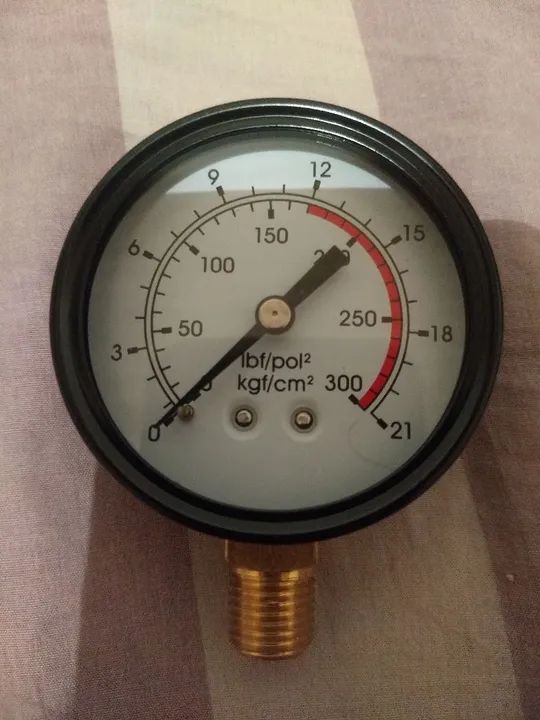 Vendo manômetro carcaça de aço 300 Psi.