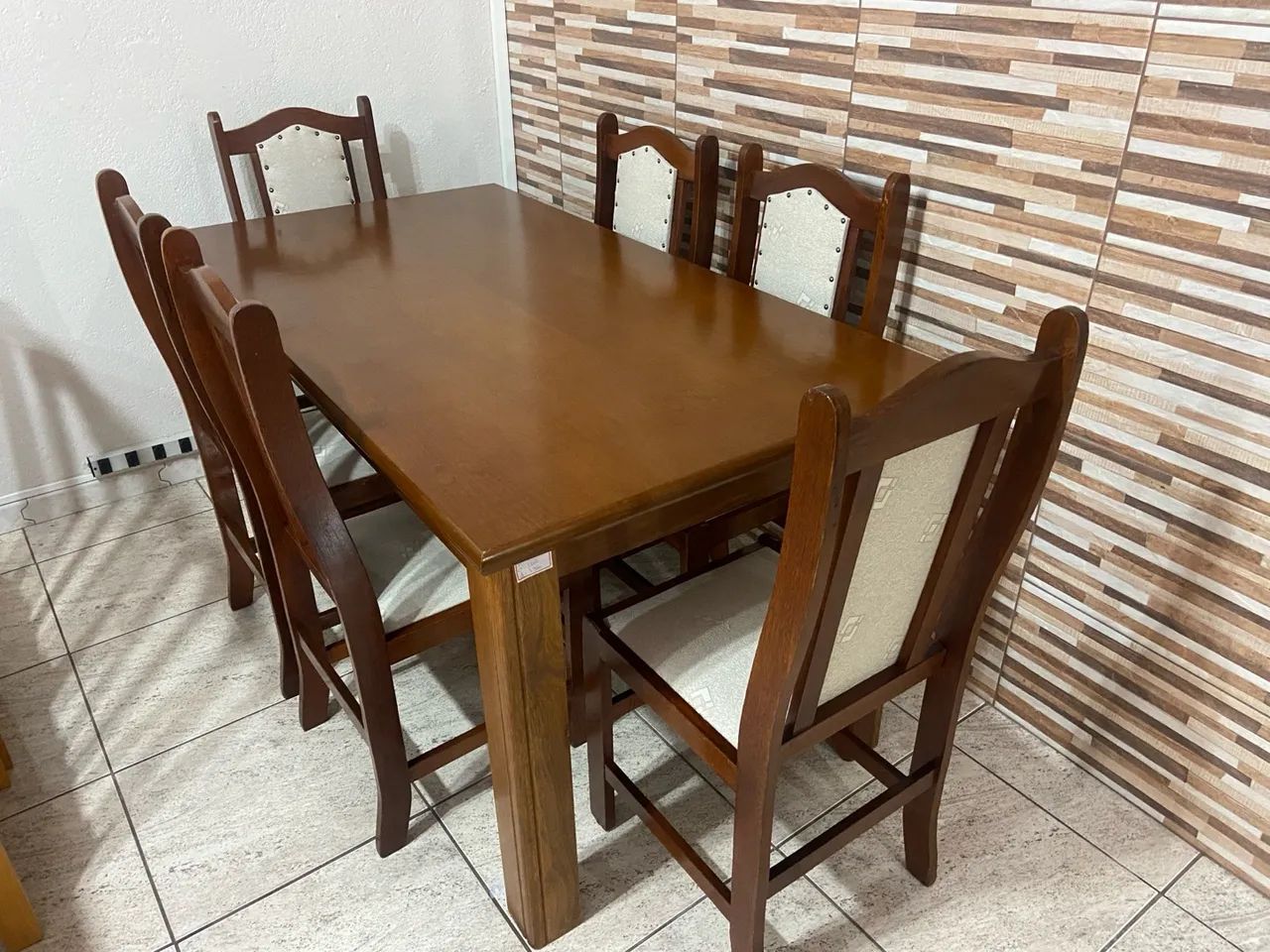 Conjunto de Mesa e Cadeiras de Madeira Maciça - Foto 3