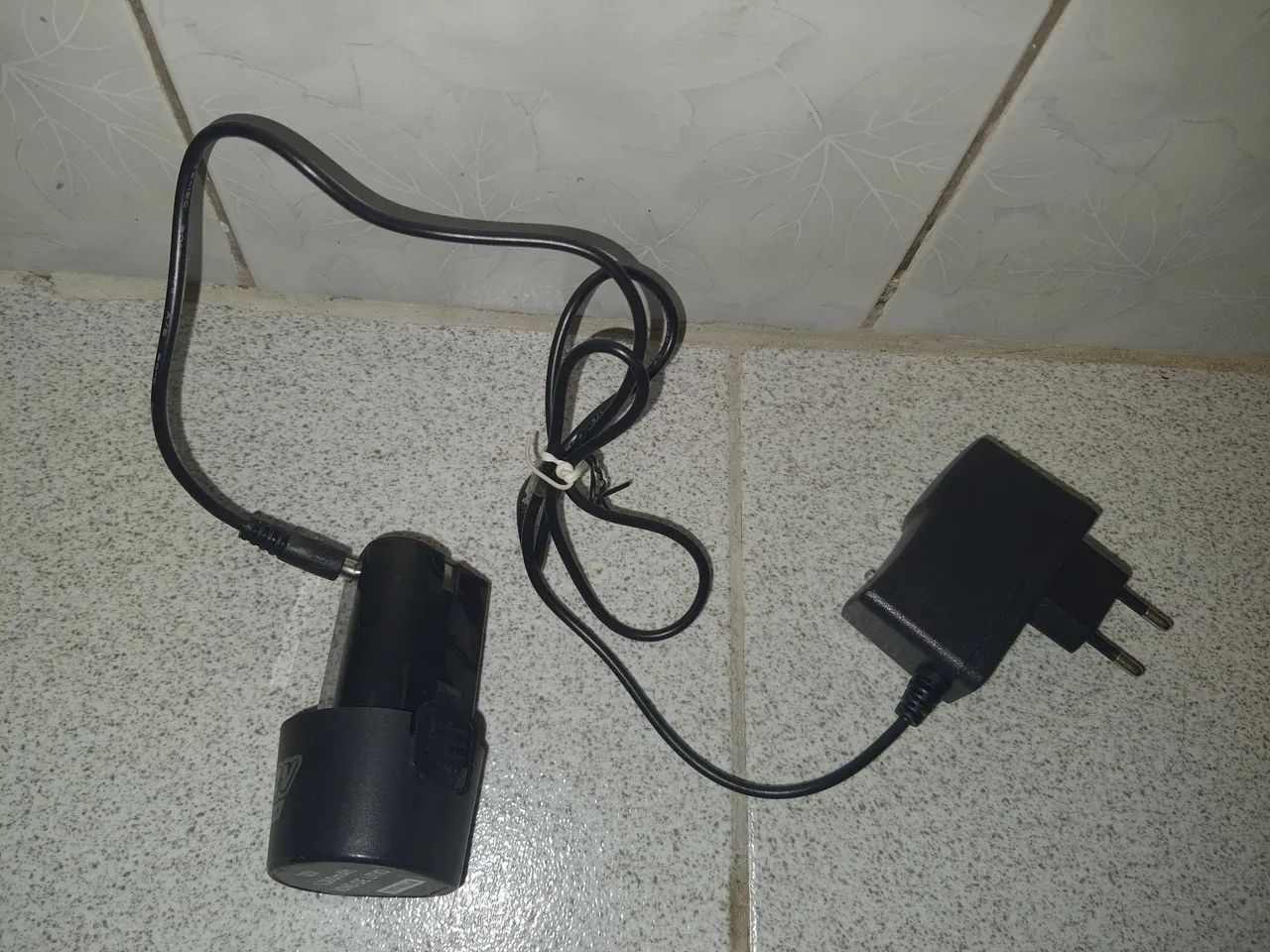 Carregador de Bateria/parafusadeirara 12V - Foto 2