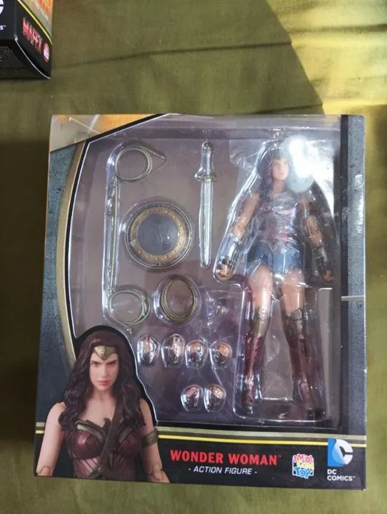 Wonder Woman Mulher Maravilha Batman vs Superman Mafex 1/12 original - Foto 3