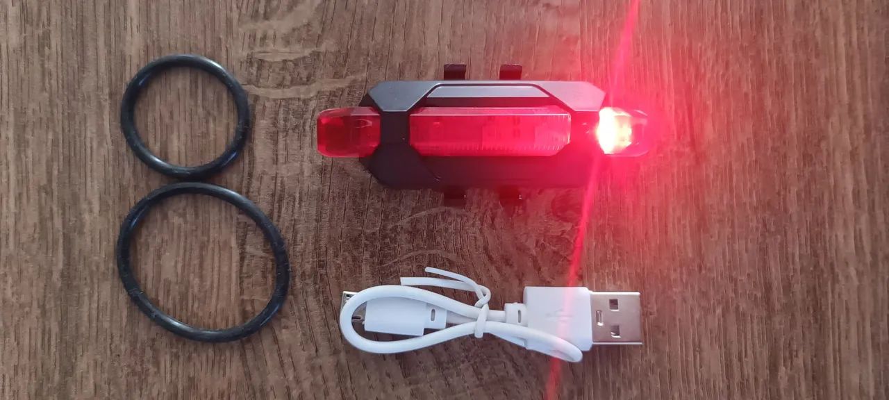 Luz Traseira de Bicicleta USB Recarregável - Foto 3