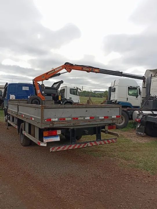 Mercedes-Benz Accelo 1016 ano 2016, Com Munck Argos 7500 kg - Foto 3