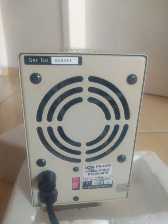 Fonte Digital Variável Icel Modelo Ps-1500 - 110/220 - 15v - 3a - Foto 2