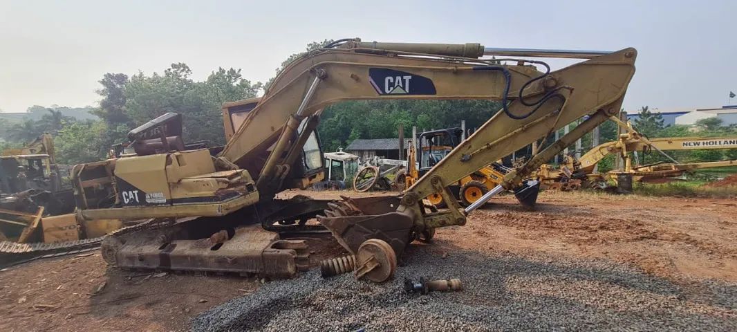 Sucata de Escavadeira Hidráulica Caterpillar 320c Para Retirada De Peças