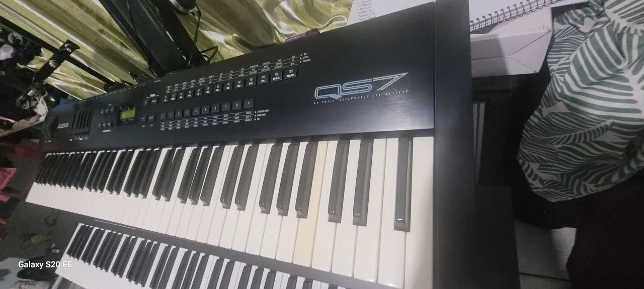 Teclado sintetizador Alesis QS7 