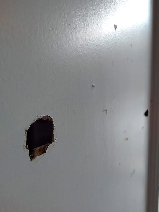 Folha de porta madeira maciça lado direito 2.00  x 0,72 com  fechadura sem chave. - Foto 6