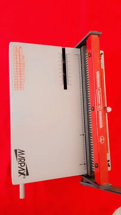 Máquina de Furar Papel Marpax