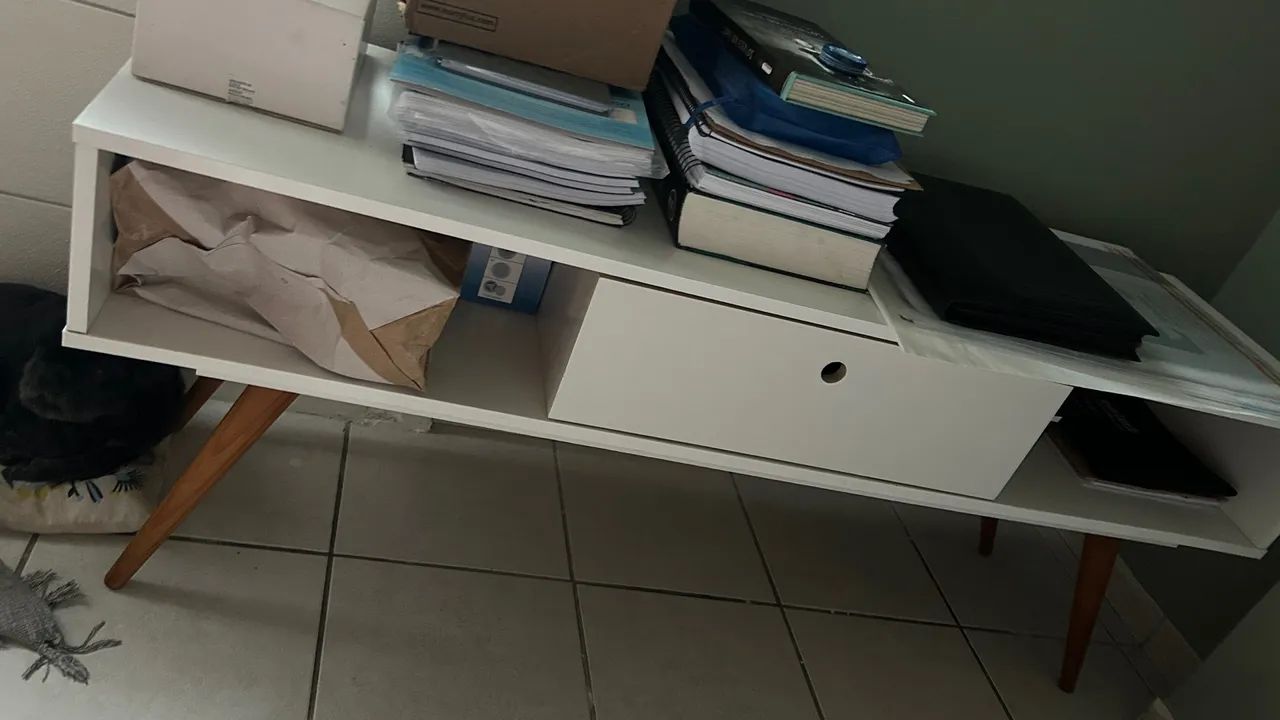 Rack moderno branco com gaveta e nichos - Foto 2