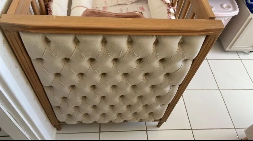 BERÇO CAPITONE MADEIRA