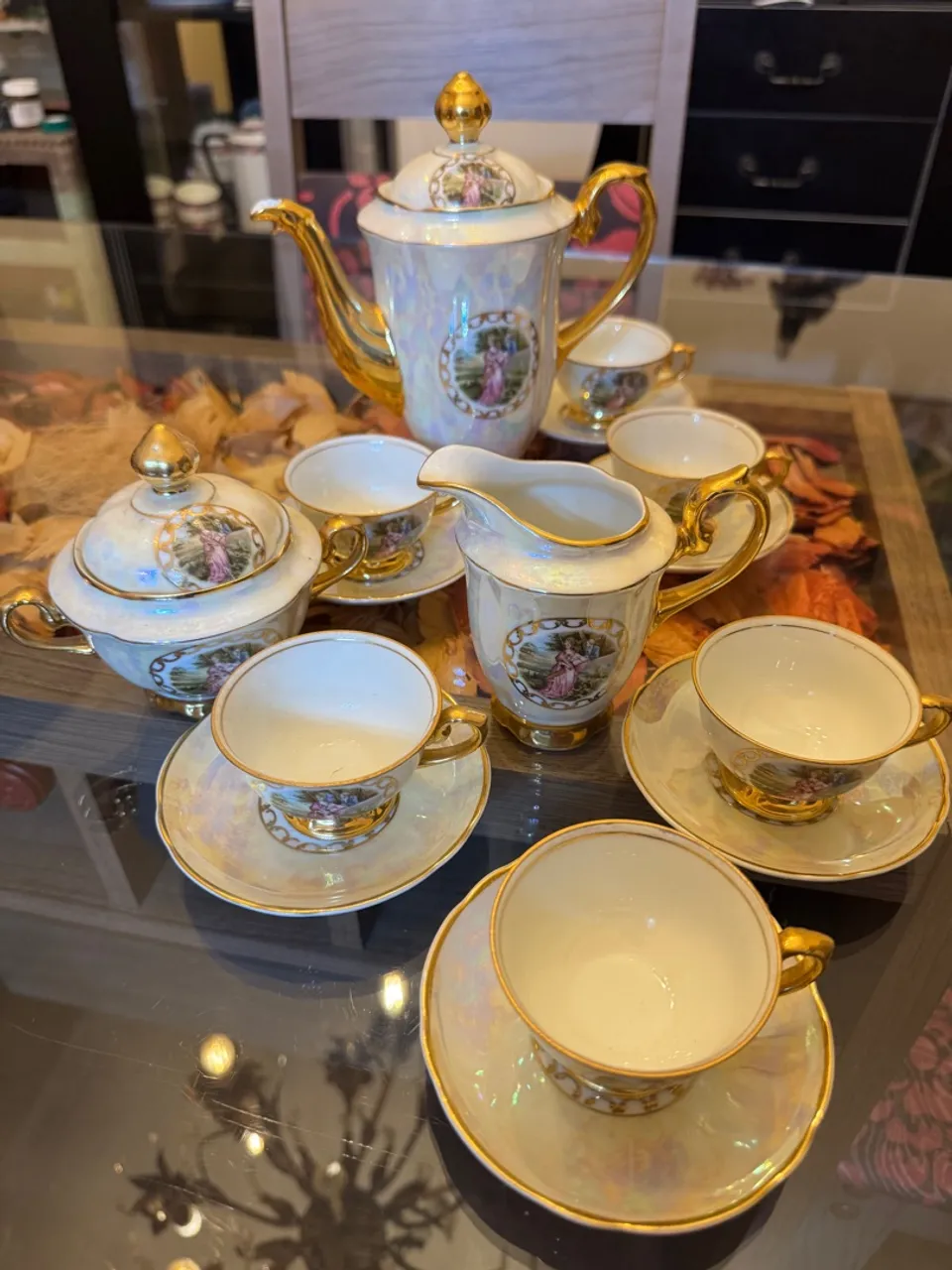 Conjunto de Chá Vintage Elegante Porcelana com filetes dourados