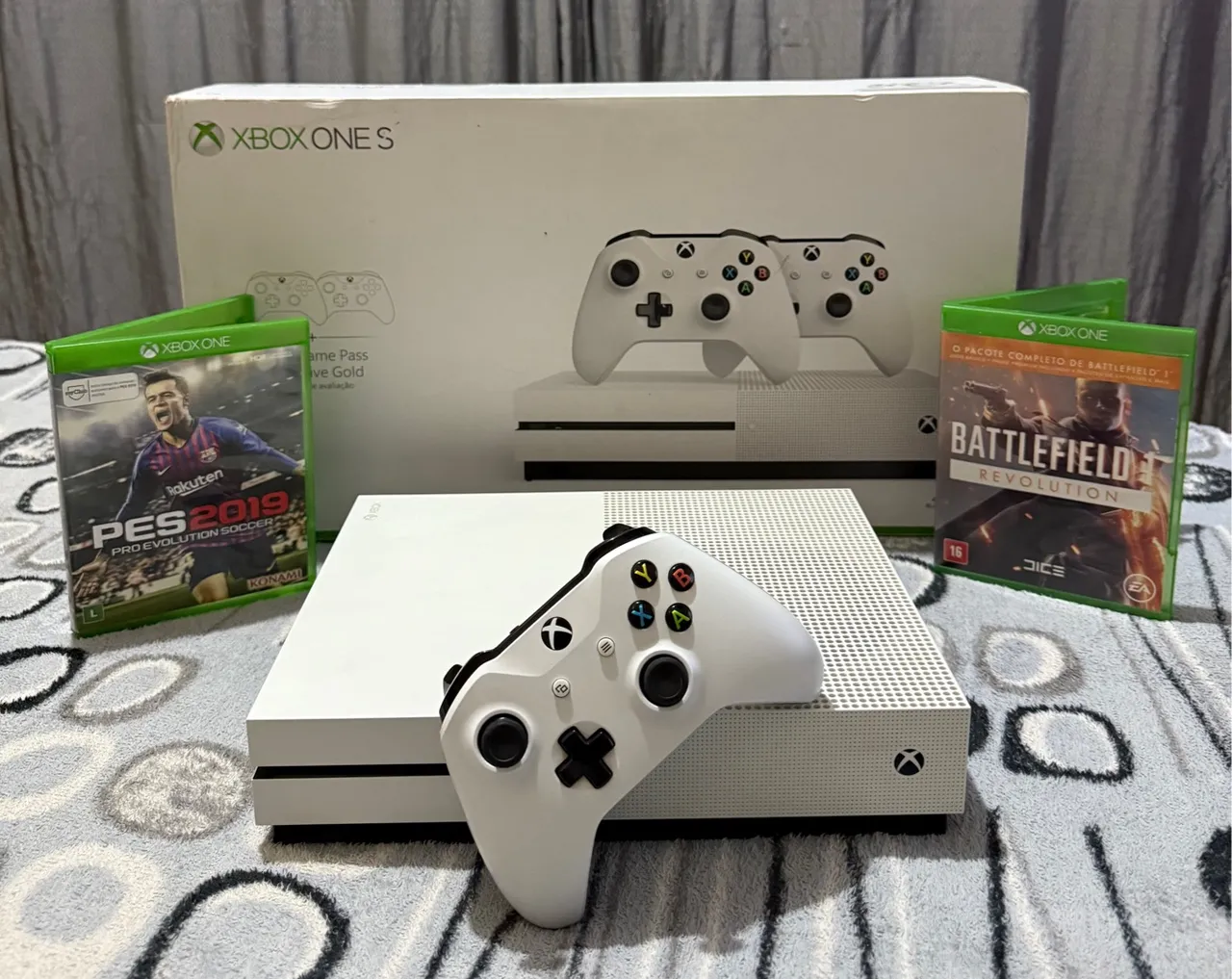 Xbox One s 1TB completo impecável zero