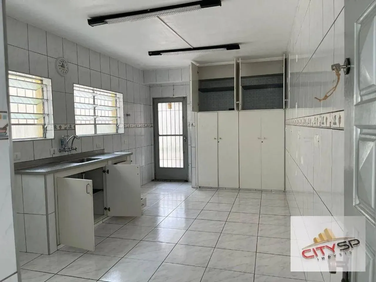 Sobrado com 4 dormitórios para alugar, 160 m² por R$ 6.180,00/mês - Vila Guarani (Zona Sul