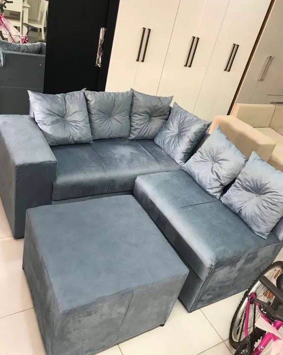 Mesa de centro cinza em tecido