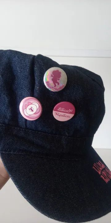 Boina com aba em jeans Lilica Ripilica com botons - Foto 2