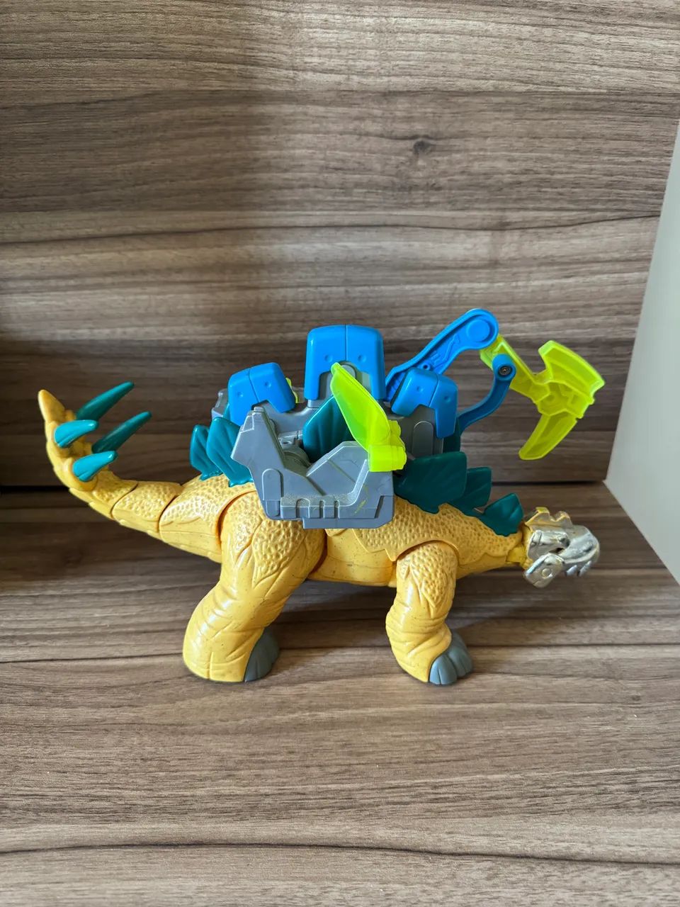 Fisher-Price Imaginext Stegosaurus Dinosaur com Ação de Escavação 