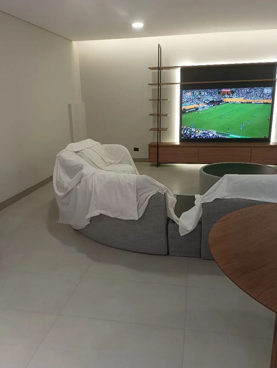 Rodapés poliestireno MDF entre outros 