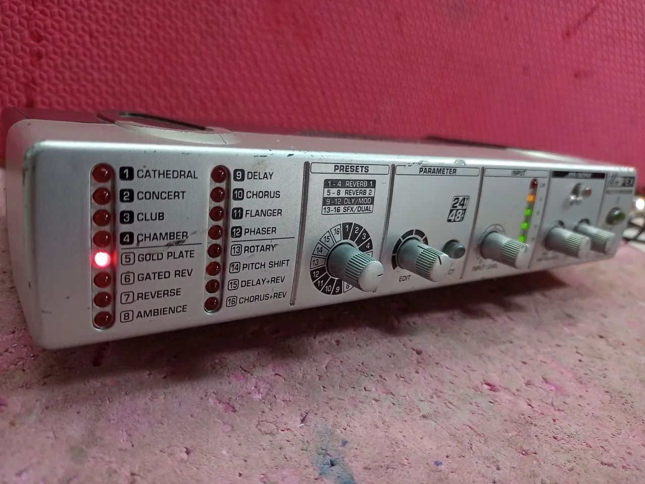 Processador de efeito Behringer Fex800